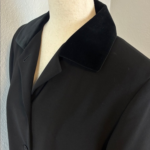 Gallery Long Lined Black Coat Velvet Collar Button Up Size 6 - Picture 2 of 11